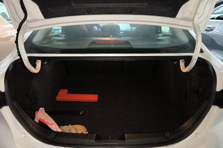 Used Mazda 3 Axela 2014 Sedan 1.5L Automatic Luxury Model Trunk