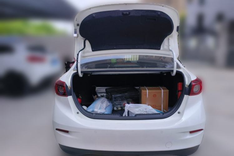 Used Mazda 3 Axela 2014 Sedan 2.0L Automatic Flagship Model Trunk