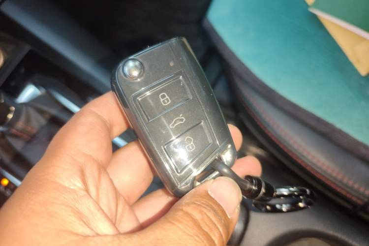 Used Mazda 3 Axela 2014 Sedan 2.0L Automatic Sport Model Vehicle Key