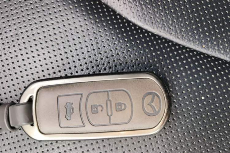 Used Mazda 3 Axela 2014 Sedan 2.0L Automatic Flagship Model Vehicle Key