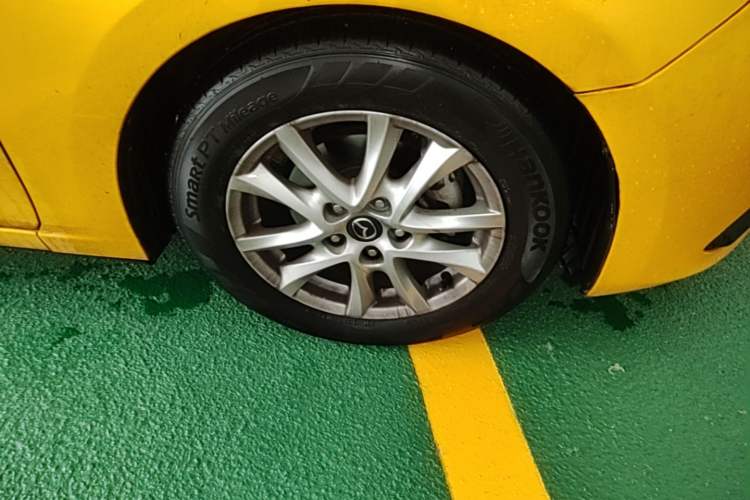 Used Mazda 3 Axela 2014 Sedan 1.5L Automatic Luxury Model Right Front Wheel Hub
