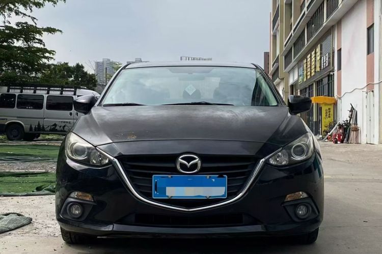 Used Mazda 3 Axela 2016 Sedan 1.5L Manual Luxury Model Exterior 2