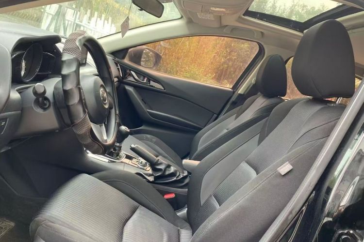 Used Mazda 3 Axela 2016 Sedan 1.5L Manual Luxury Model Interior 1