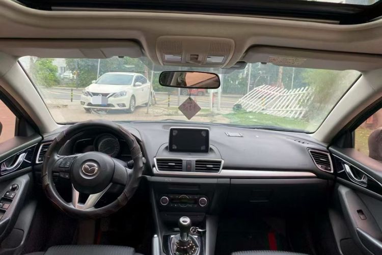 Used Mazda 3 Axela 2016 Sedan 1.5L Manual Luxury Model Interior 2
