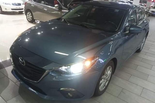 Używany Mazda 3 Axela 2016 Sedan 1.5L Automatic Comfort Model
