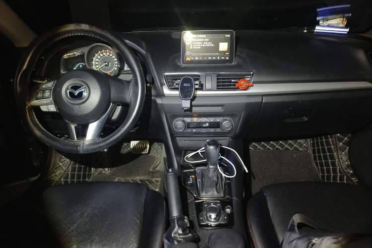 Used Mazda 3 Axela 2016 Hatchback 1.5L Automatic Luxury Model Center Console