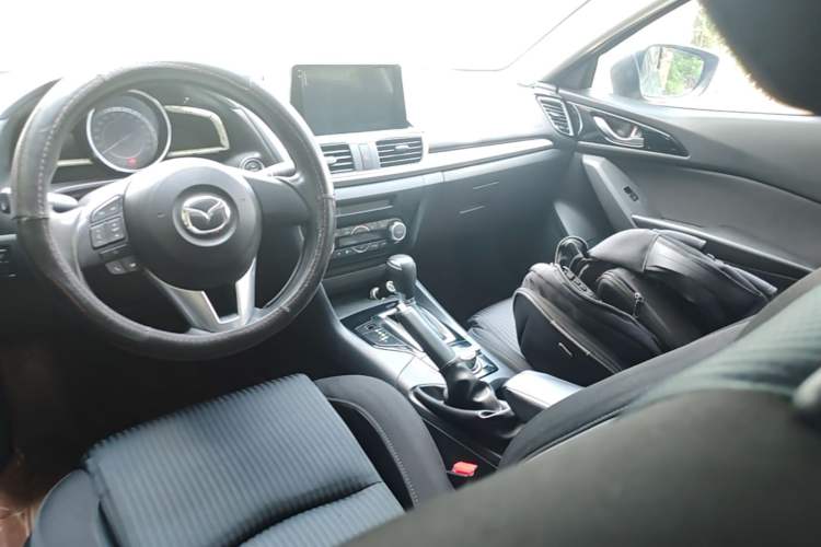 Used Mazda 3 Axela 2016 Sedan 1.5L Automatic Luxury Model Center Console