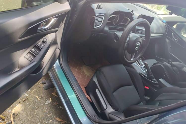 Used Mazda 3 Axela 2016 Sedan 1.5L Automatic Luxury Model Driver Seat
