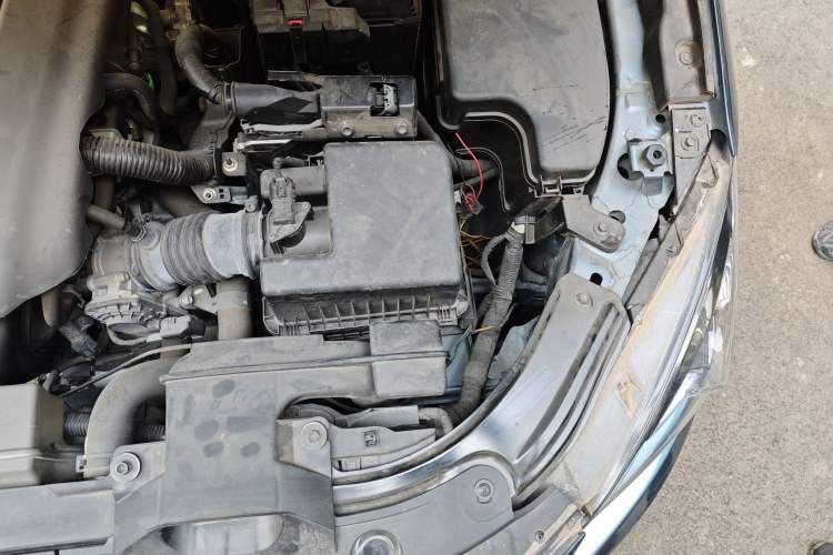 Used Mazda 3 Axela 2016 Sedan 1.5L Automatic Luxury Model Engine Bay Left