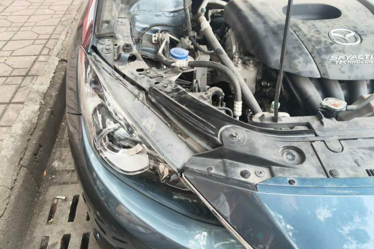 Used Mazda 3 Axela 2016 Sedan 1.5L Automatic Luxury Model Engine Bay Right