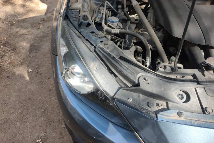 Used Mazda 3 Axela 2016 Hatchback 1.5L Automatic Comfort Model Engine Bay Right