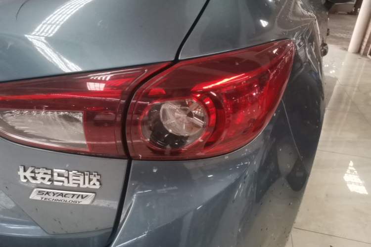 Used Mazda 3 Axela 2016 Hatchback 1.5L Automatic Comfort Model Exterior 3