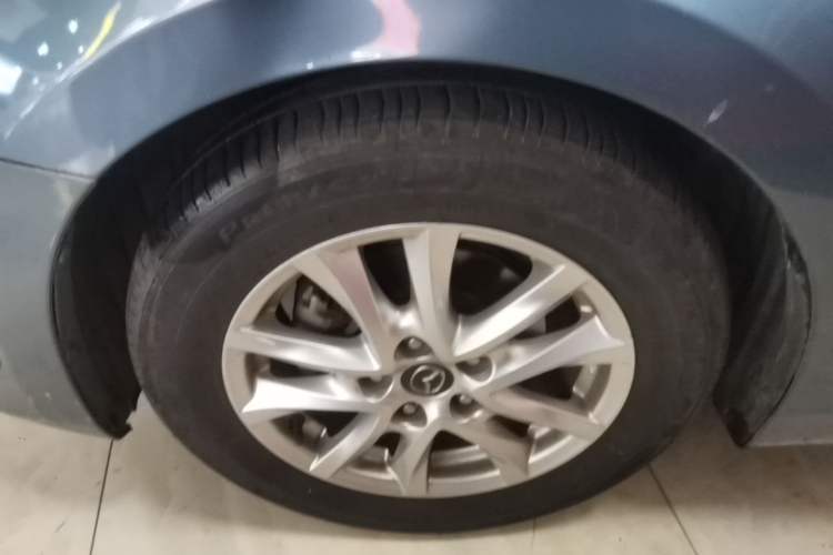 Used Mazda 3 Axela 2016 Hatchback 1.5L Automatic Comfort Model Exterior 4