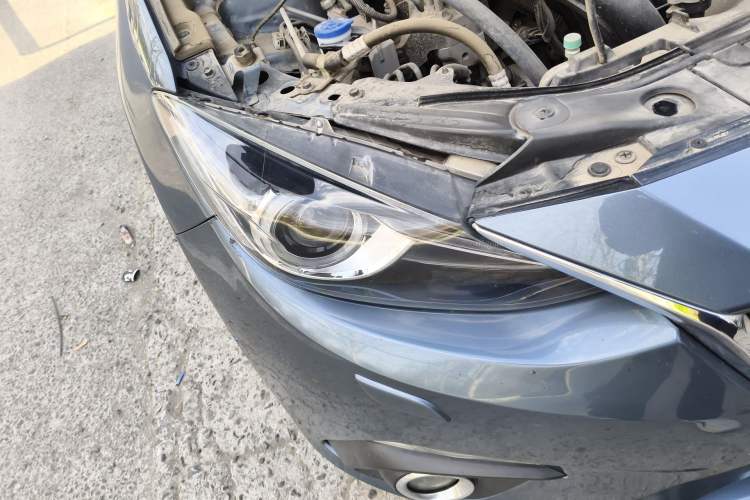 Used Mazda 3 Axela 2016 Sedan 2.0L Automatic Flagship Model Exterior 5