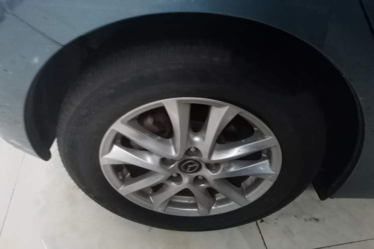 Used Mazda 3 Axela 2016 Hatchback 1.5L Automatic Comfort Model Exterior 5
