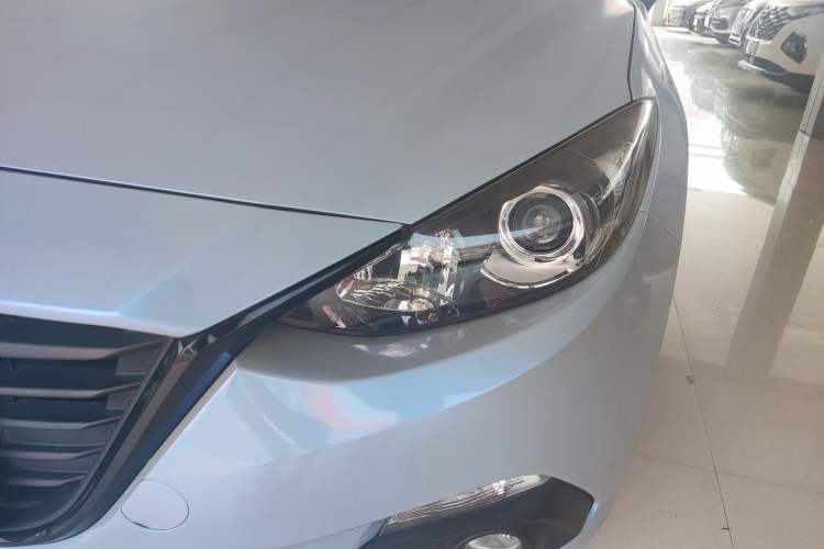 Used Mazda 3 Axela 2016 Sedan 1.5L Automatic Comfort Model Exterior 6
