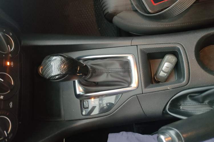 Used Mazda 3 Axela 2016 Sedan 1.5L Automatic Comfort Model Gear Lever