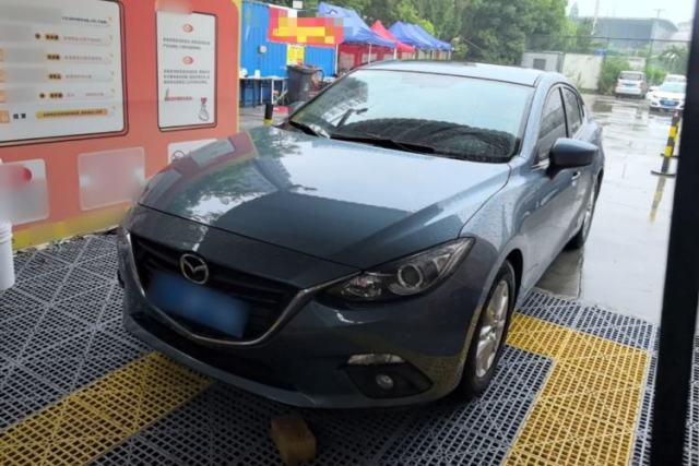 Used Mazda 3 Axela 2016 Sedan 1.5L Automatic Luxury Model