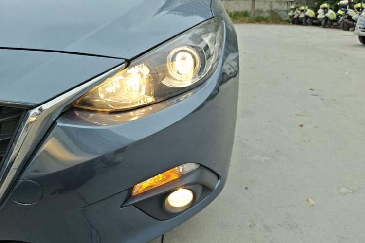 Used Mazda 3 Axela 2016 Sedan 1.5L Automatic Luxury Model Left Front Headlight