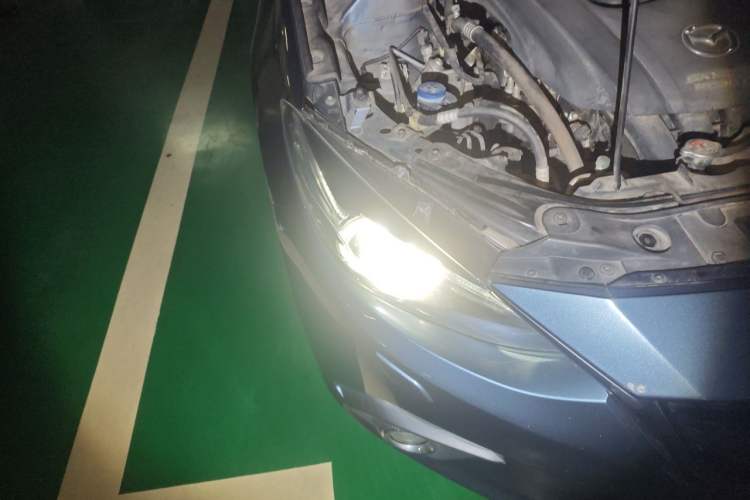 Used Mazda 3 Axela 2016 Hatchback 2.0L Automatic Flagship Model Right Front Headlight