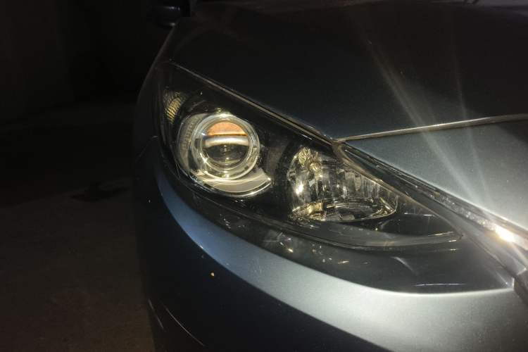 Used Mazda 3 Axela 2016 Hatchback 1.5L Automatic Luxury Model Right Front Headlight
