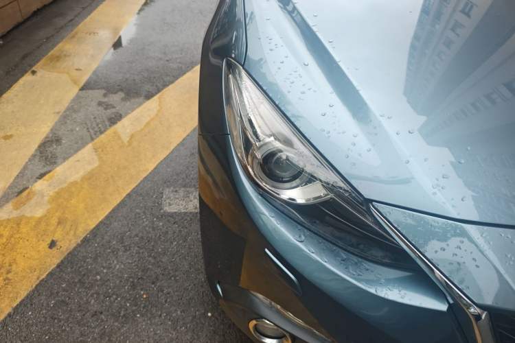 Used Mazda 3 Axela 2016 Sedan 2.0L Automatic Flagship Model Right Front Headlight