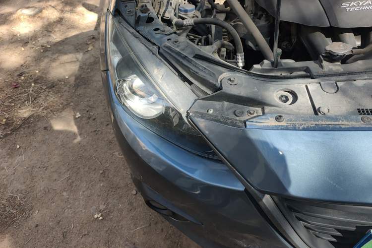Used Mazda 3 Axela 2016 Hatchback 1.5L Automatic Comfort Model Right Front Headlight