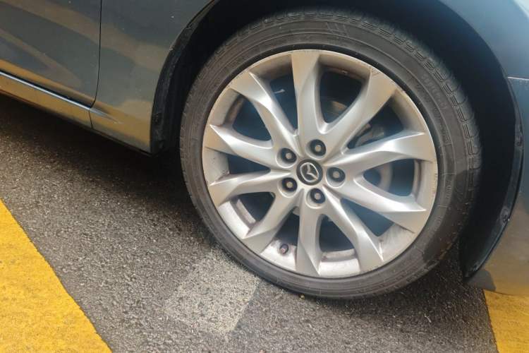 Used Mazda 3 Axela 2016 Sedan 2.0L Automatic Flagship Model Right Front Wheel Hub