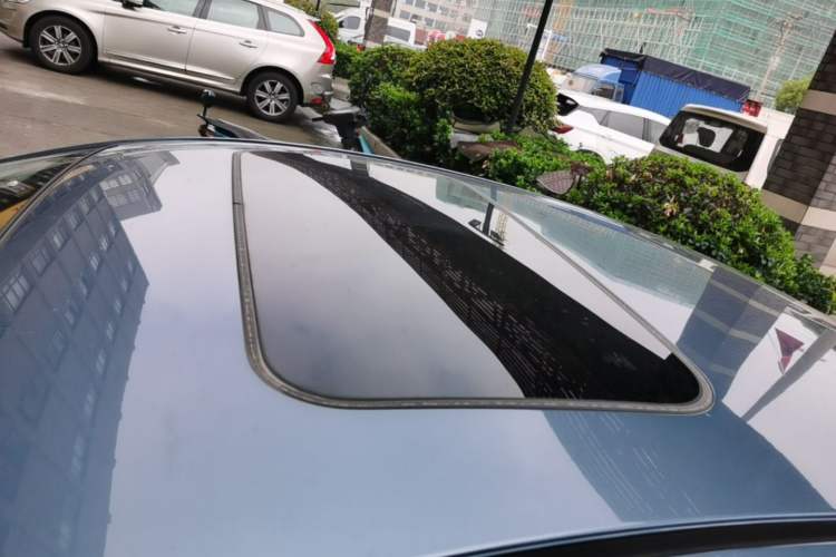 Used Mazda 3 Axela 2016 Sedan 1.5L Automatic Luxury Model Roof