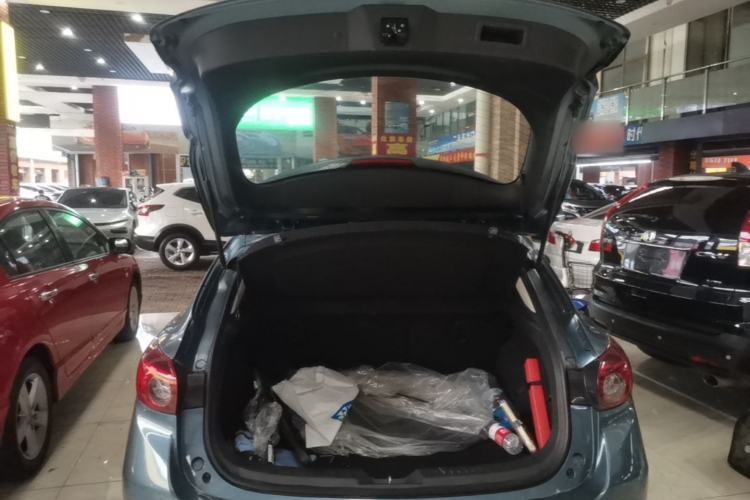 Used Mazda 3 Axela 2016 Hatchback 1.5L Automatic Comfort Model Trunk