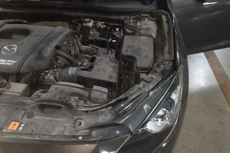 Used Mazda 3 Axela 2016 Sedan 1.5L Manual Comfort Model Engine Bay Left