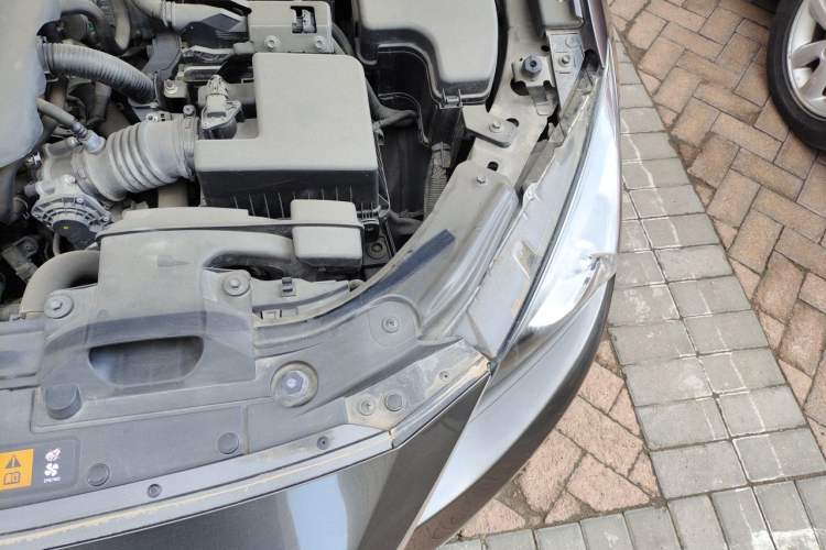 Used Mazda 3 Axela 2016 Sedan 1.5L Automatic Comfort Model Engine Bay Left