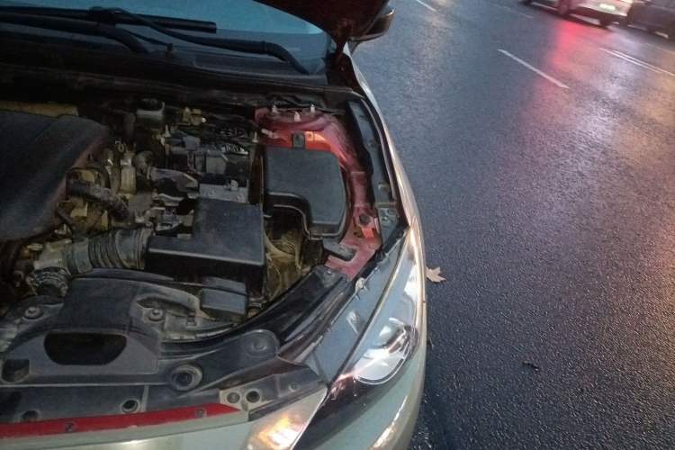 Used Mazda 3 Axela 2016 Sedan 1.5L Automatic Comfort Model Engine Bay Left