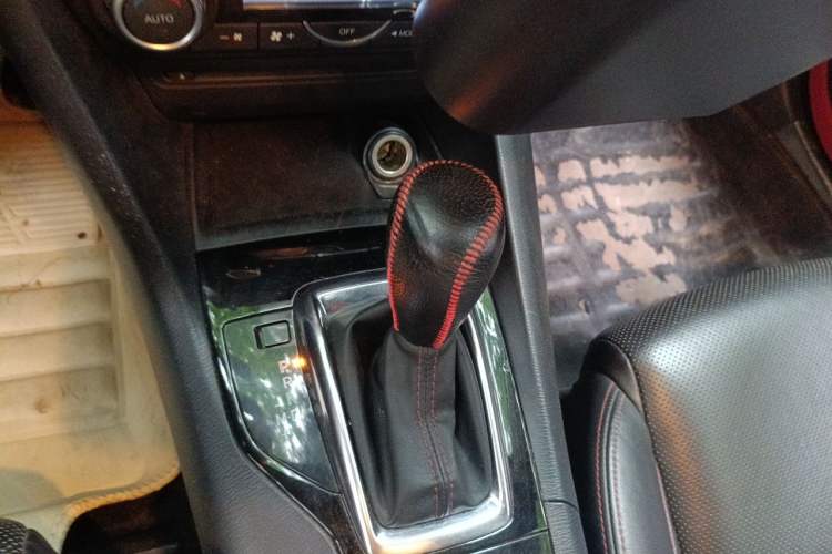 Used Mazda 3 Axela 2016 Hatchback 2.0L Automatic Sport Model Gear Lever