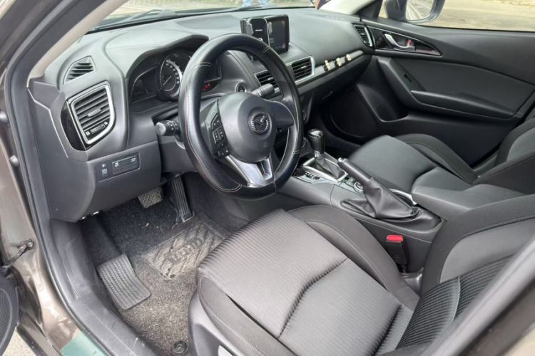 Used Mazda 3 Axela 2016 Sedan 1.5L Automatic Luxury Model Interior 4