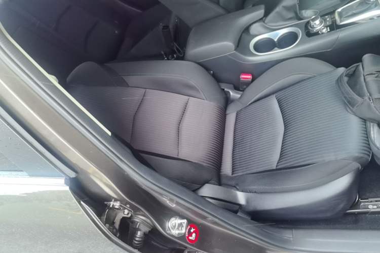 Used Mazda 3 Axela 2016 Sedan 1.5L Automatic Luxury Model Right Front Seat