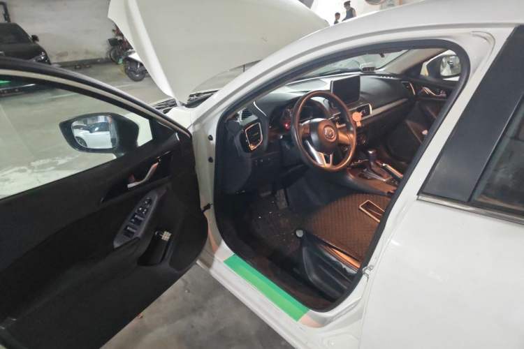Used Mazda 3 Axela 2016 Hatchback 1.5L Automatic Comfort Model Driver Seat