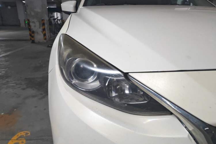 Used Mazda 3 Axela 2016 Hatchback 1.5L Automatic Comfort Model Right Front Headlight