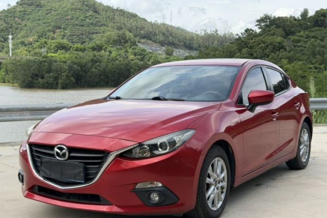 Używany Mazda 3 Axela 2016 Sedan 1.5L Automatic Luxury Model