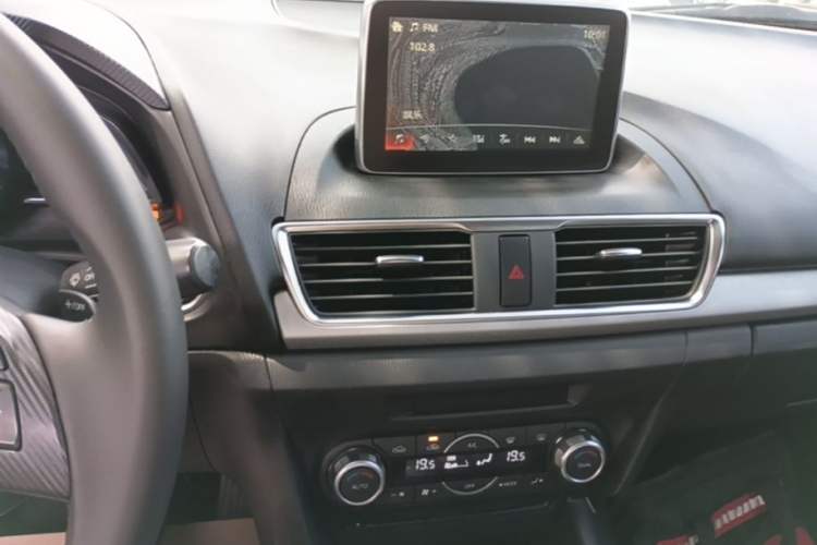 Used Mazda 3 Axela 2016 Sedan 2.0L Automatic Flagship Model Audio And AC Panel