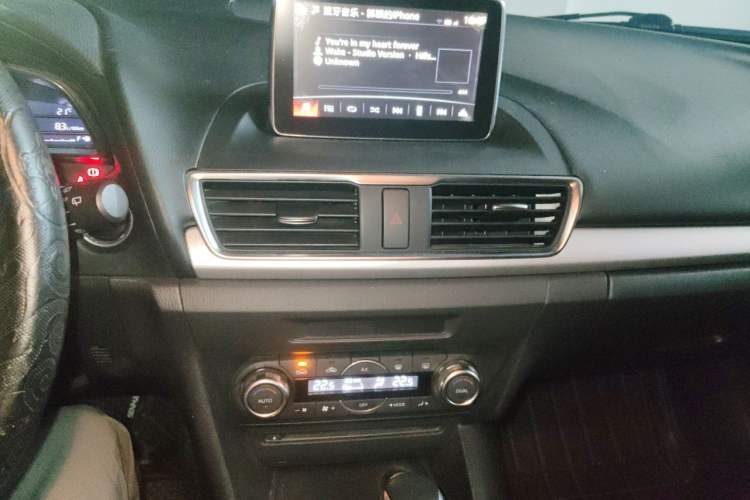 Used Mazda 3 Axela 2016 Hatchback 1.5L Automatic Luxury Model Audio And AC Panel