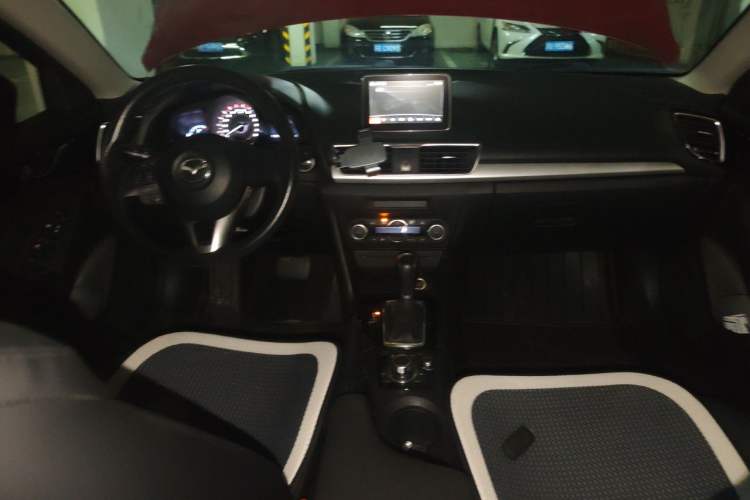 Used Mazda 3 Axela 2016 Sedan 1.5L Automatic Luxury Model Center Console