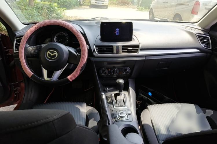 Used Mazda 3 Axela 2016 Sedan 1.5L Automatic Comfort Model Center Console
