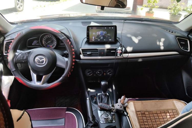Used Mazda 3 Axela 2016 Sedan 1.5L Automatic Comfort Model Center Console