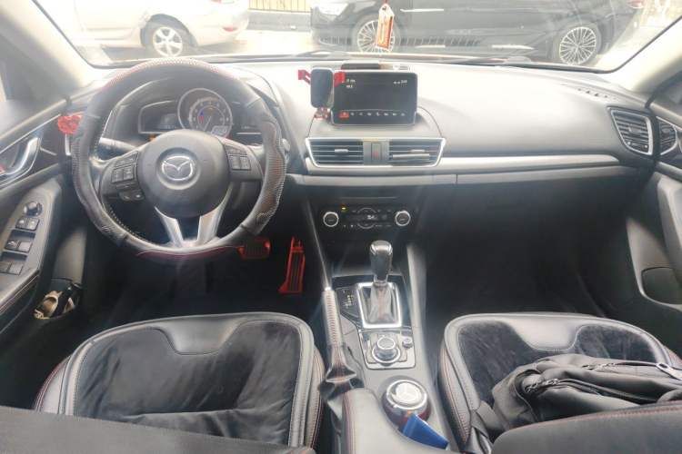 Used Mazda 3 Axela 2016 Hatchback 2.0L Automatic Flagship Model Center Console