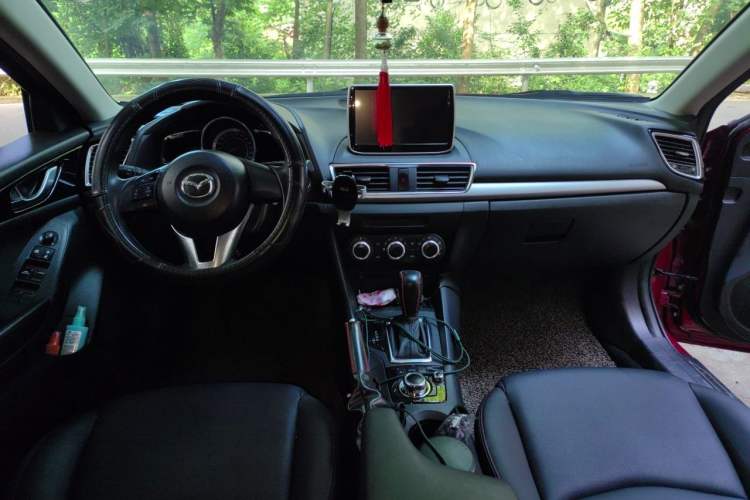 Used Mazda 3 Axela 2016 Sedan 1.5L Automatic Comfort Model Center Console