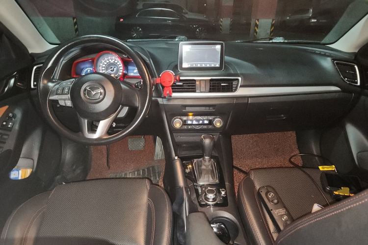 Used Mazda 3 Axela 2016 Sedan 1.5L Automatic Luxury Model Center Console