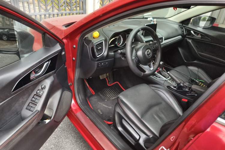 Used Mazda 3 Axela 2016 Sedan 2.0L Automatic Sport Model Driver Seat