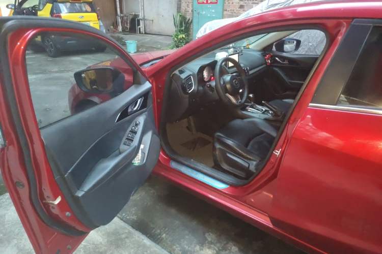 Used Mazda 3 Axela 2016 Sedan 1.5L Automatic Luxury Model Driver Seat