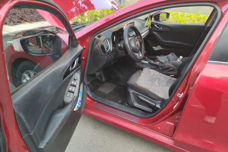 Used Mazda 3 Axela 2016 Sedan 1.5L Automatic Luxury Model Driver Seat